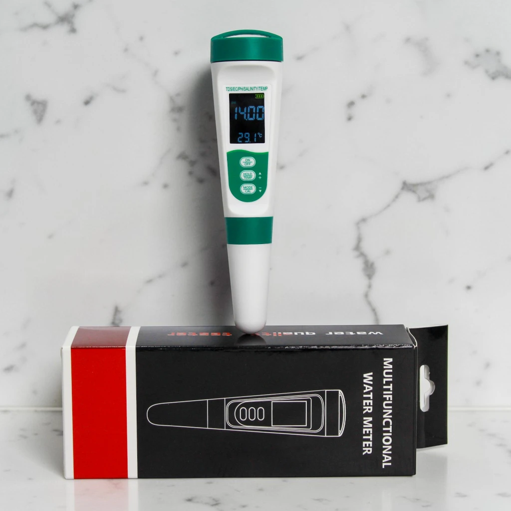 5-in-1 water quality meter MF-M51 measuring TDS EC pH salinity temperature in Pakistan with original box